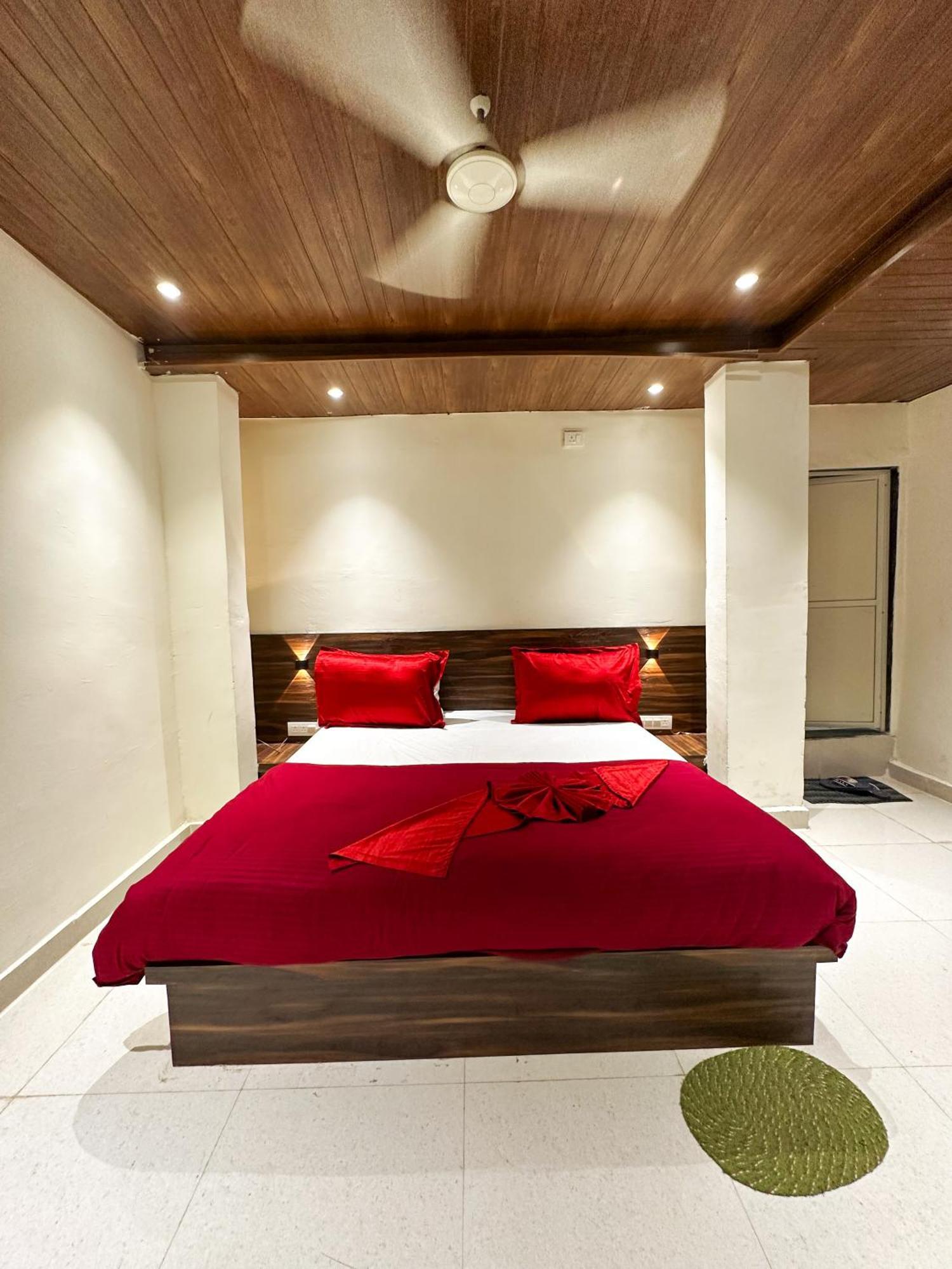 Hotel Payal & Restaurent Пачмарай Экстерьер фото